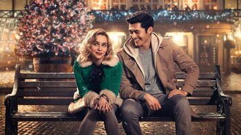 Emilia Clarke y Henry Golding