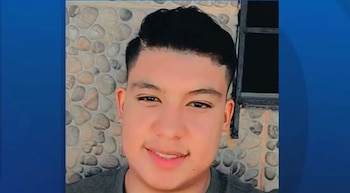 A solo cinco días de cumplir 22 años, el salvadoreño Óscar José Araujo Mejía convalece en la cama de un hospital en Baltimore sin poder recibir la visita de sus seres queridos (Cortesía: Noticias Telemundo).
