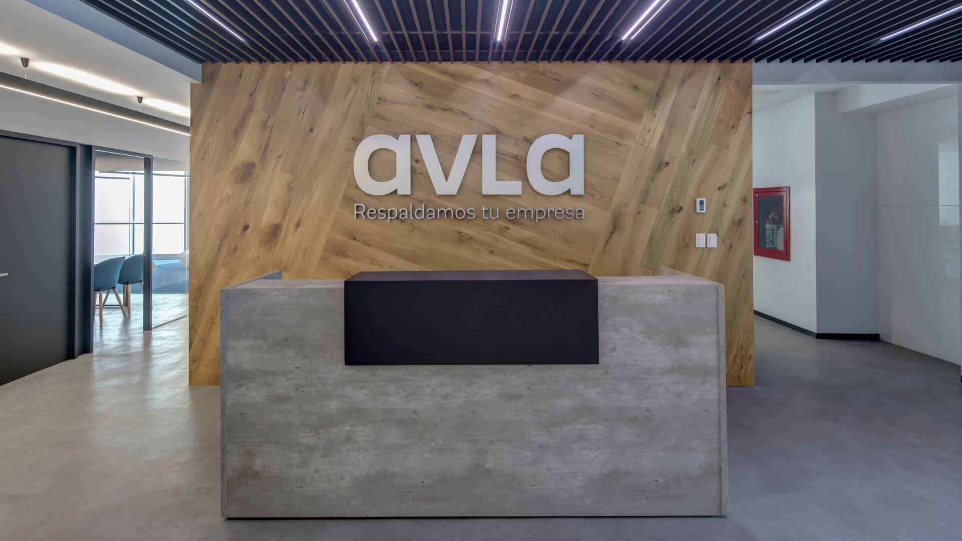 Seguros especializados en transporte protegen la carga y fomentan la formalización en el sector logístico peruano.