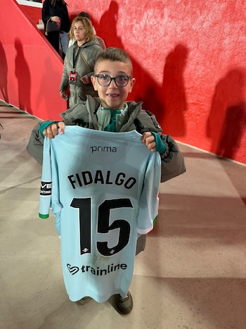 El niño no pudo aguantar