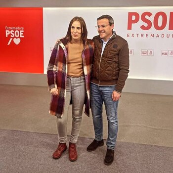 La concejala del PSOE Mar Costa junto a Miguel Ángel Gallardo (Facebook / Mar Costa Carmona)