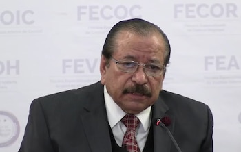 Raúl Armando Jiménez Vázquez, titular de la Fiscalía Especializada de Control Competencial de la FGR, durante la conferencia de prensa sobre el caso El Mayo Zambada. Crédito: FGR