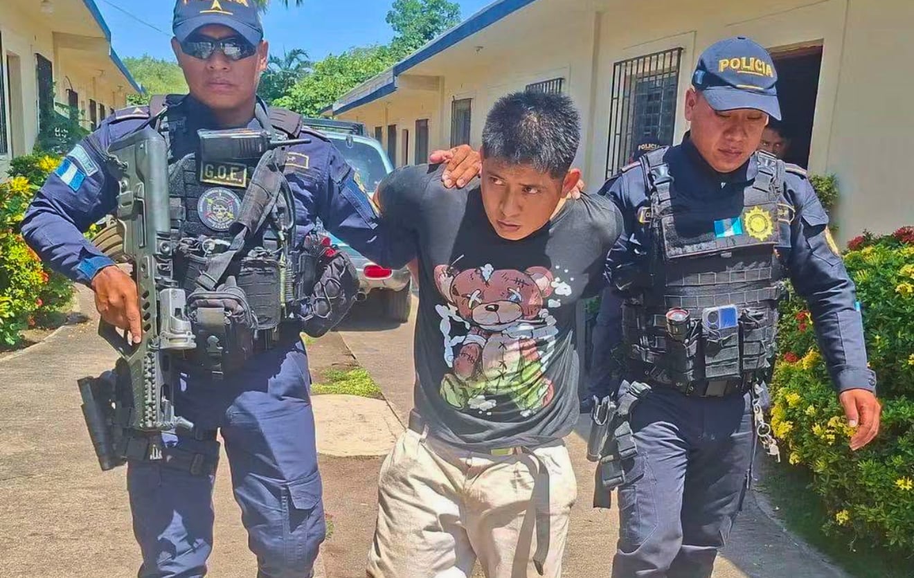 José Fernando Sandoval Bercián, alias Caracol, lanzó el vehículo contra los oficiales durante la interceptación para continuar la fuga y evitar el arresto. (Redes Sociales)