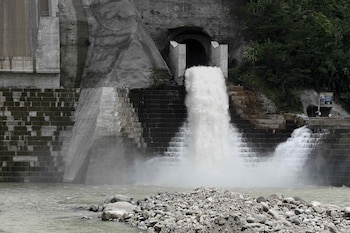 La menor lluvia afectaría la generación hidroeléctrica de Costa Rica y obligaría al ICE a depender más de plantas térmicas con búnker y diésel. /(EFE/Jeffrey Arguedas)