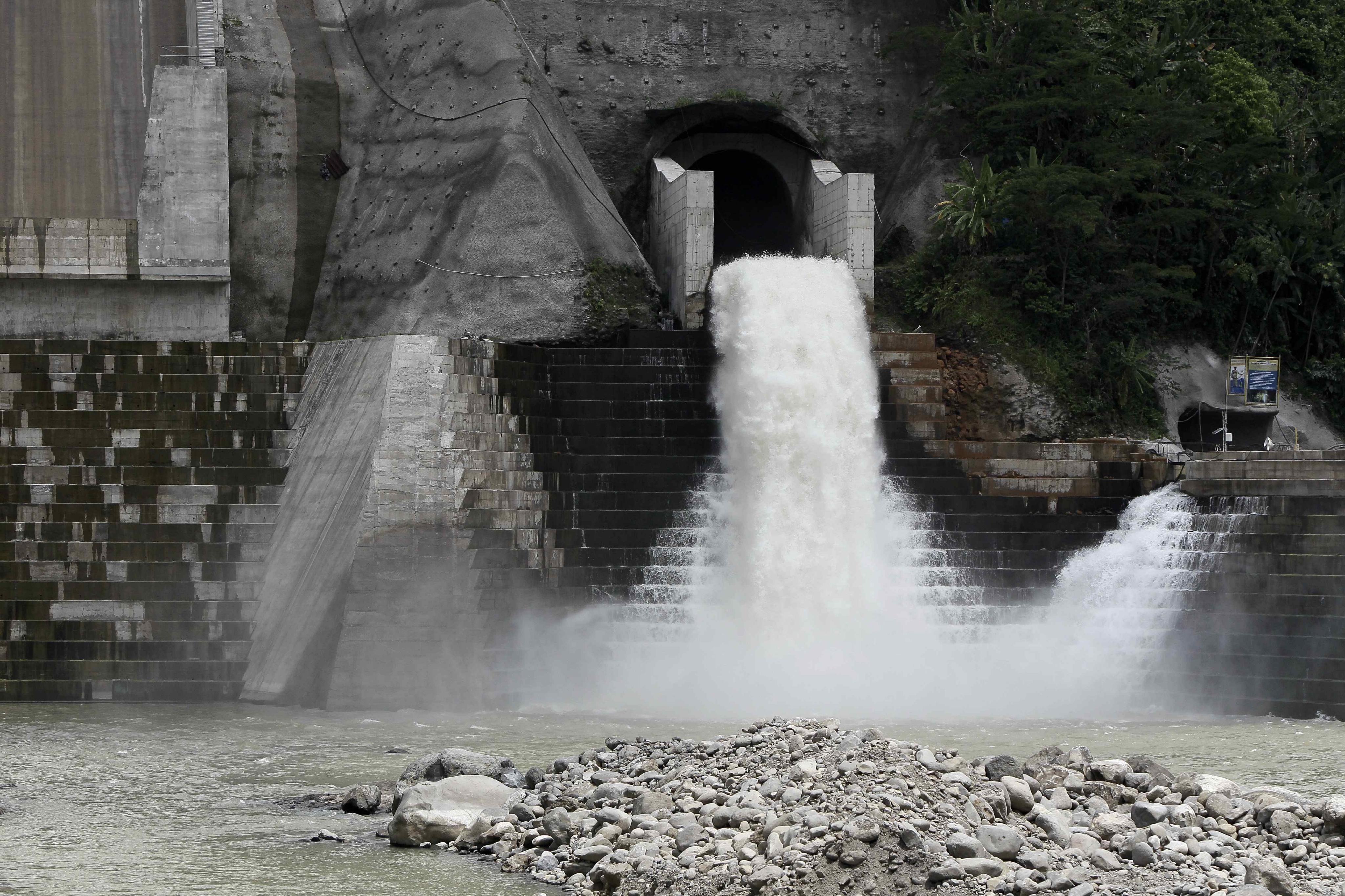 La menor lluvia afectaría la generación hidroeléctrica de Costa Rica y obligaría al ICE a depender más de plantas térmicas con búnker y diésel. /(EFE/Jeffrey Arguedas)