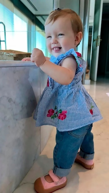 Anita usó unos zapatitos que