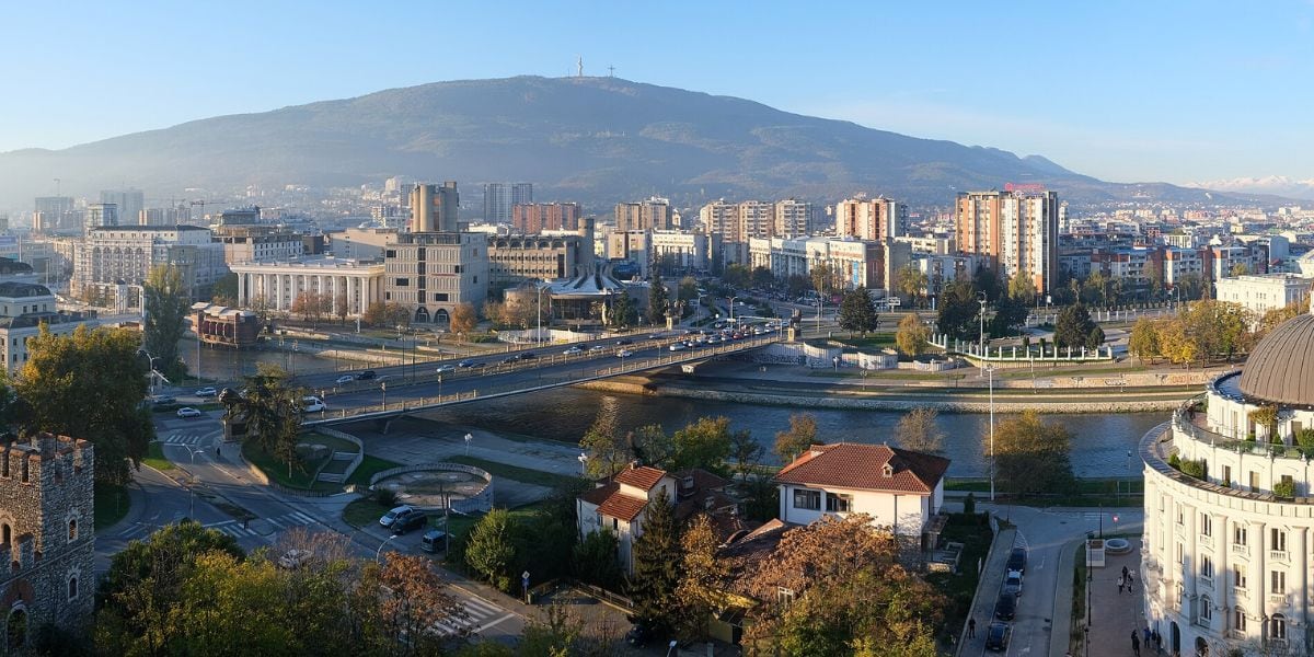 Su capital destaca como centro de ecoturismo y biodiversidad en Macedonia del Norte (Wikipedia)