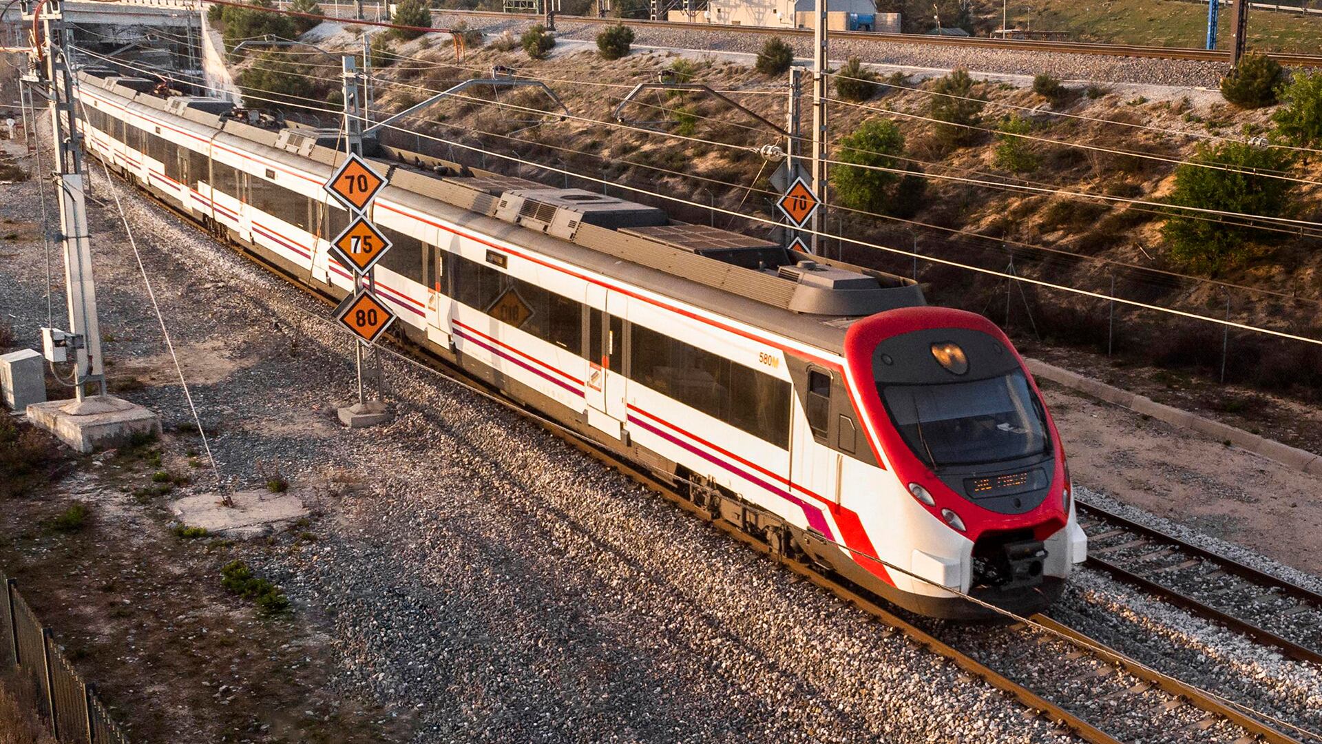 Un tren de alta velocidad (Crédito: Freepik)