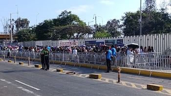 El último concierto de BTS en Lima reunió a cientos de ARMY en los exteriores del Estadio San Marcos. Infobae Perú: Paula Díaz