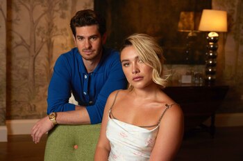 La película "We Live in Time", protagonizada por Andrew Garfield y Florence Pugh, explora emociones profundas con un toque de humor y absurdo (Matt Licari/Invision/AP)