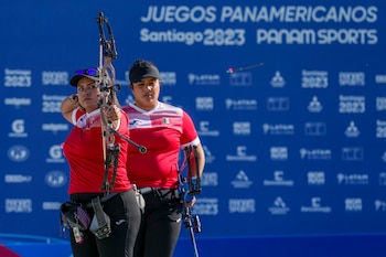 Dafne Quintero y Rodrigo González lograron subirse al podio frente a la afición local en Saltillo. (AP Foto/Esteban Felix)