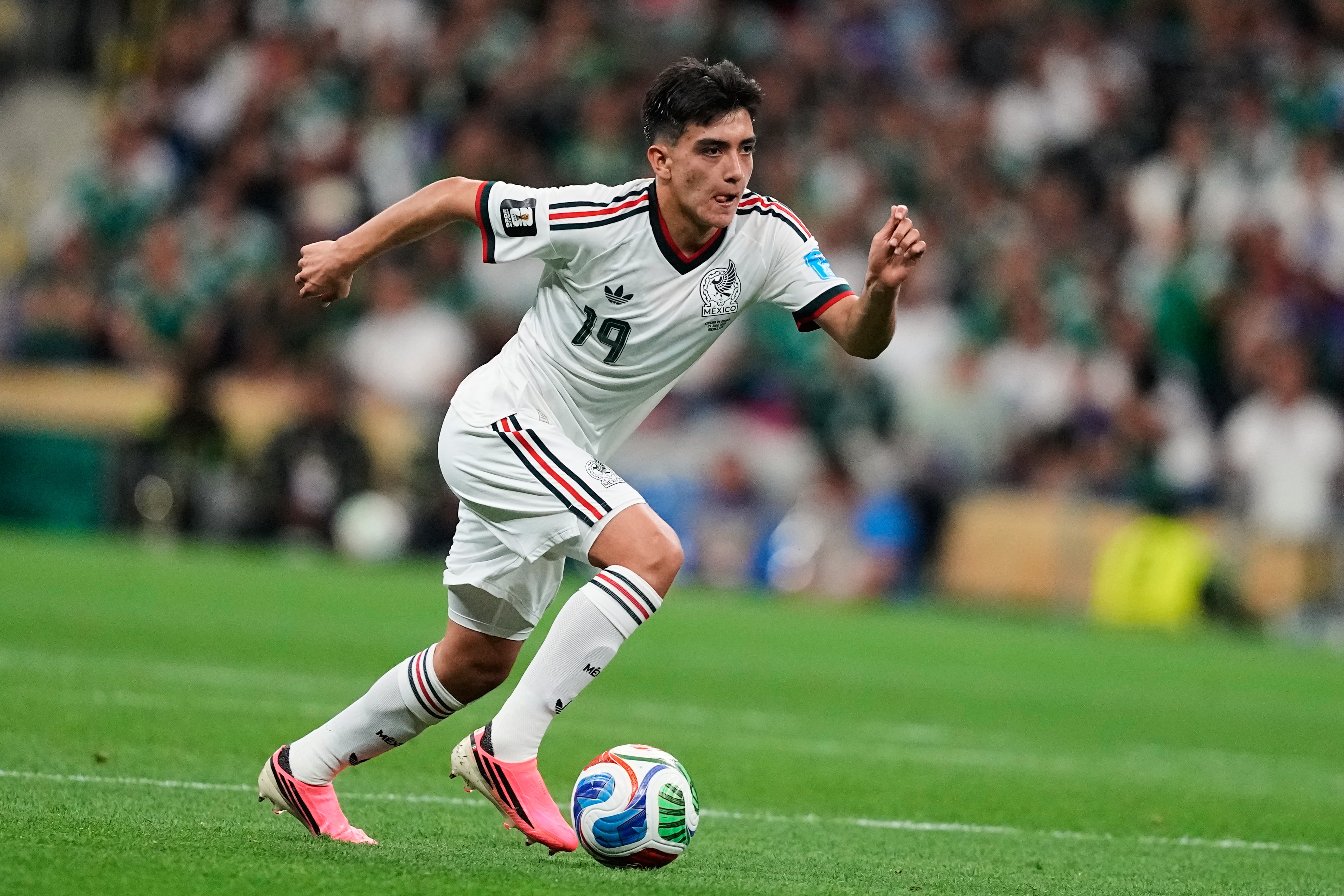 El futbolista nacido en Tuxtla Gutiérrez, Chiapas, el 14 de octubre de 2008, creció en Tijuana y se formó en las divisiones inferiores del Club Tijuana (AP Foto/Natacha Pisarenko )