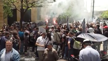 Frente a crisis bancaria, libaneses