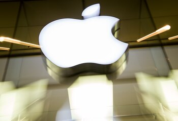 Apple emplea "millones de dólares