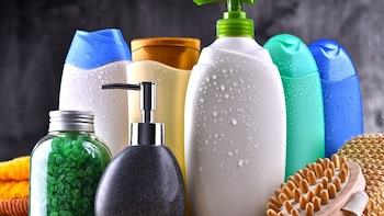 Un estudio encuentra productos químicos no revelados en la mayoría de los productos de cuidado personal