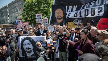 Condenados a cadena perpetua dos hombres por la mortal paliza al reconocido periodista turco Hakan Tosun