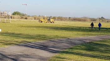 Máquinas viales en el predio