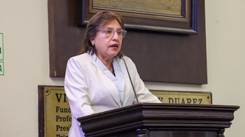 Sancionan con una UIT a Delia Espinoza solo por saludar a simpatizantes durante las Elecciones del CAL