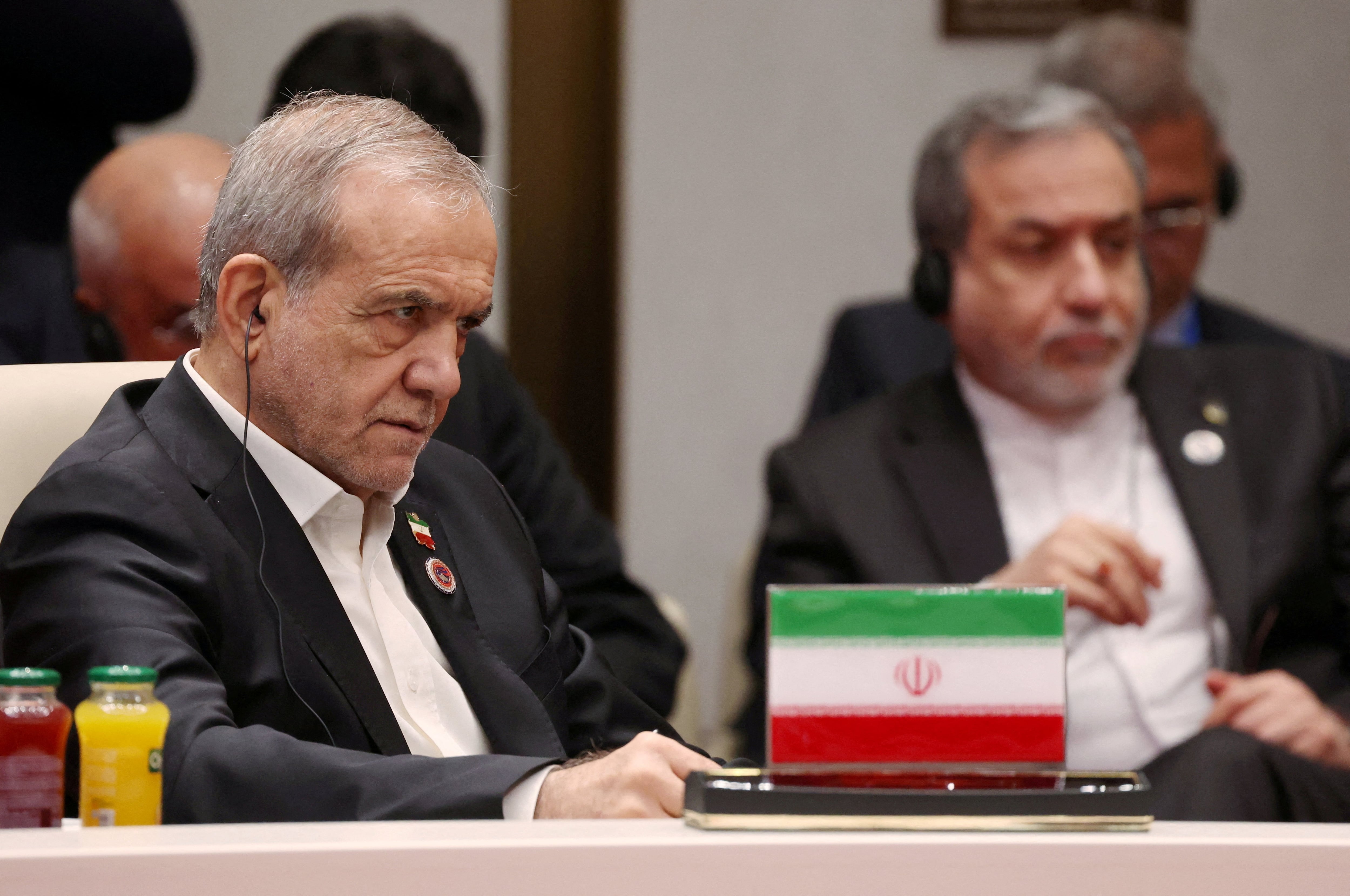 El presidente iraní, Masoud Pezeshkian, asiste a una sesión de la cumbre de la Organización de Cooperación de Shanghái (OCS) en Bishkek, Kirguistán, el 1 de septiembre de 2026. Sputnik/Vyacheslav Prokofyev/Pool vía REUTERS