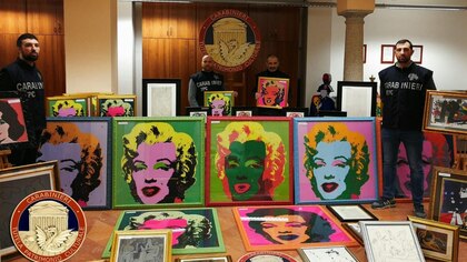 Incautan en Italia 50 obras falsas de Warhol, Picasso y Miró que eran vendidas por televisión