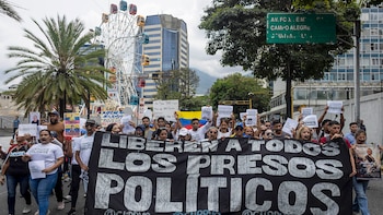 Familias marcharon en silencio en Caracas para pedir justicia por la muerte de presos políticos