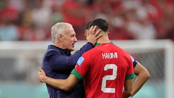 Marruecos busca la revancha ante Francia con un polémico equipo arbitral, el “bromance” de Hakimi y Mbappé y París blindada