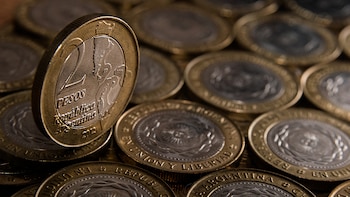 Por la devaluación, las monedas