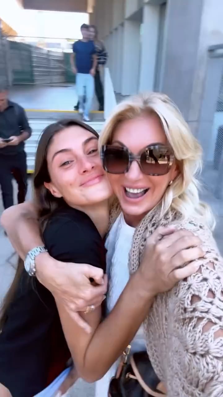 Lola Latorre junto a Yanina cuando se recibió de abogada en octubre de este año (Instagram)