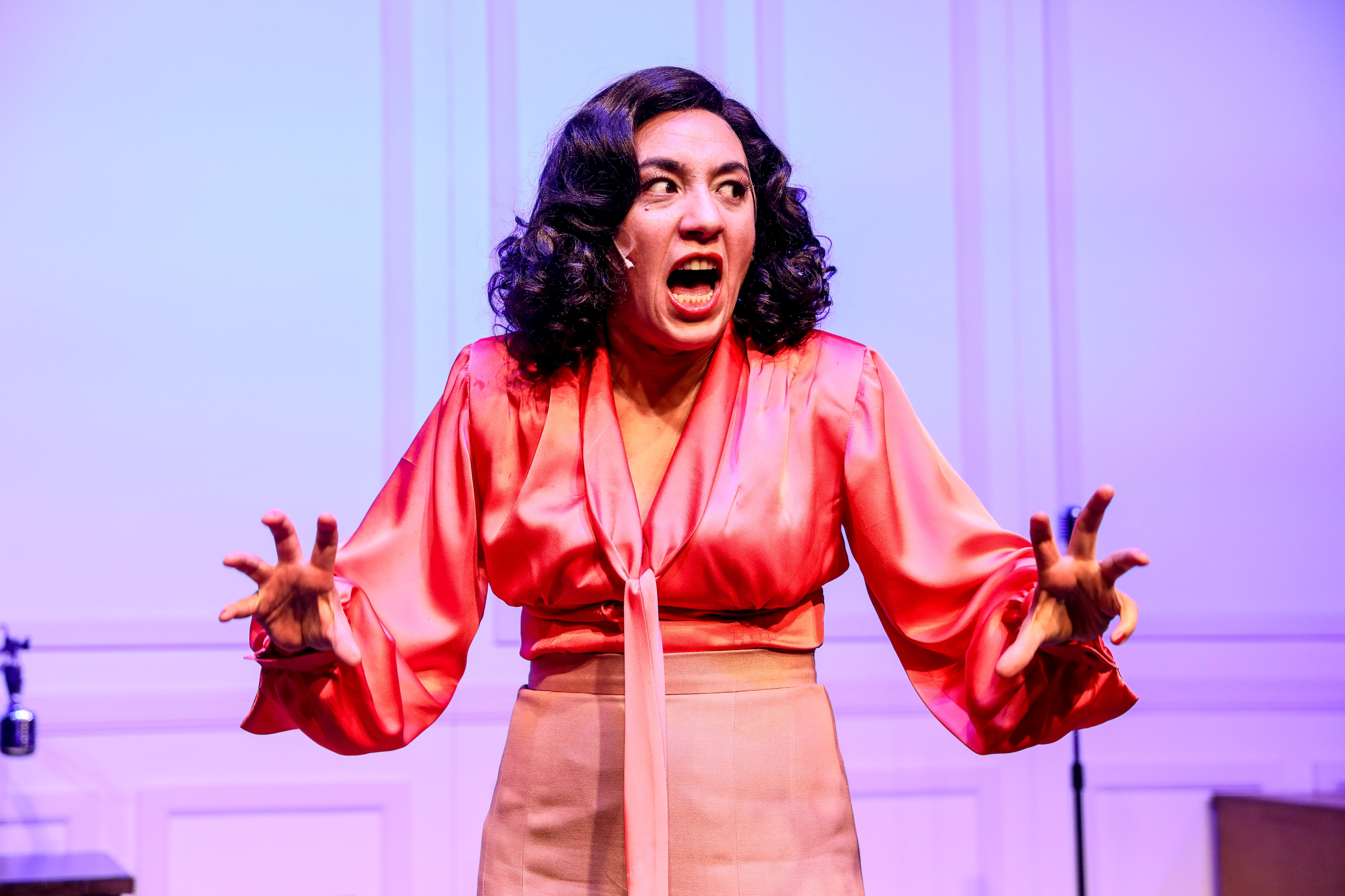 Lorena Vega sobre el escenario con la obra La vida extraordinaria