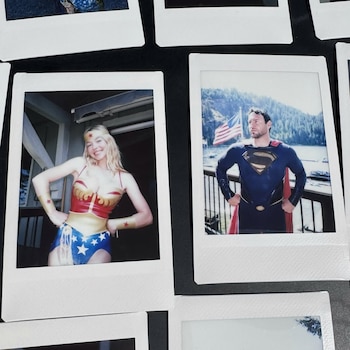 Sydney Sweeney y Scooter Braun se disfrazan de Mujer Maravilla y Superman