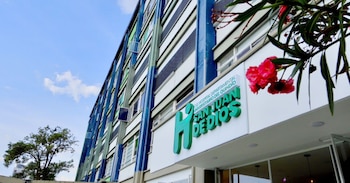 La gerente del hospital, Diana