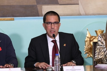 El presidente de la comisión,