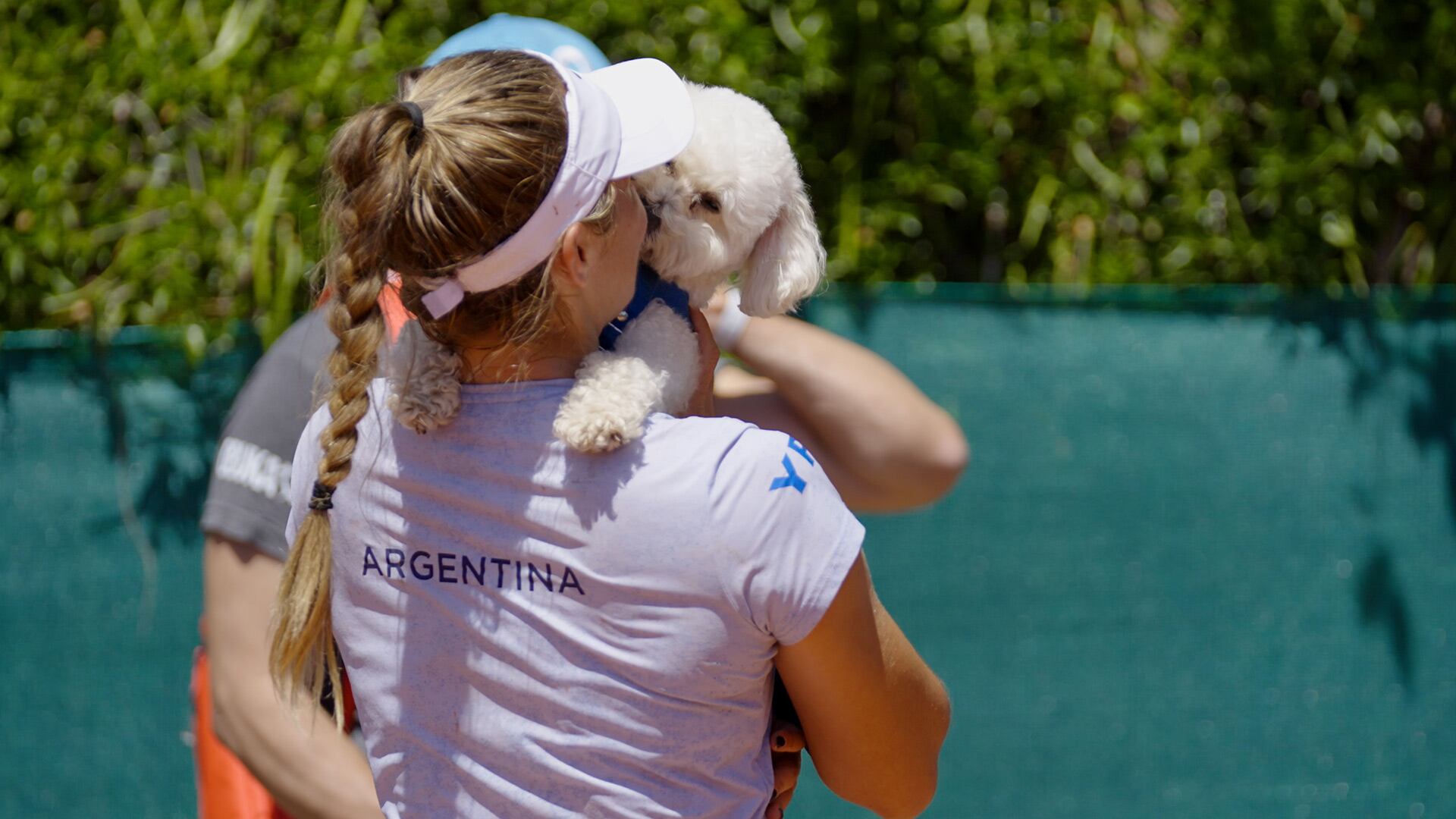 Más que un espectador: Tino, la cábala de cuatro patas que no se pierde ningún partido clave de Sierra (Crédito: Prensa AAT/Stefano La Rosa)