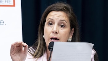 La ultraconservadora Elise Stefanik deja