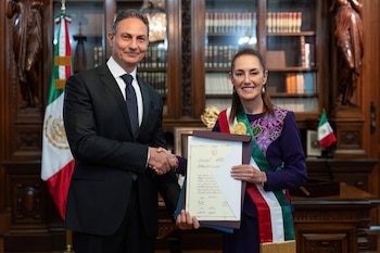 La llegada de nuevos representantes de Egipto, Indonesia, Países Bajos, Portugal y Cuba es señalada por una postura de fraternidad