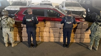 Los 310 kilos encontrados en Ensenada fueron trasladados hacia instalaciones de la FGR. Crédito: SSCBC