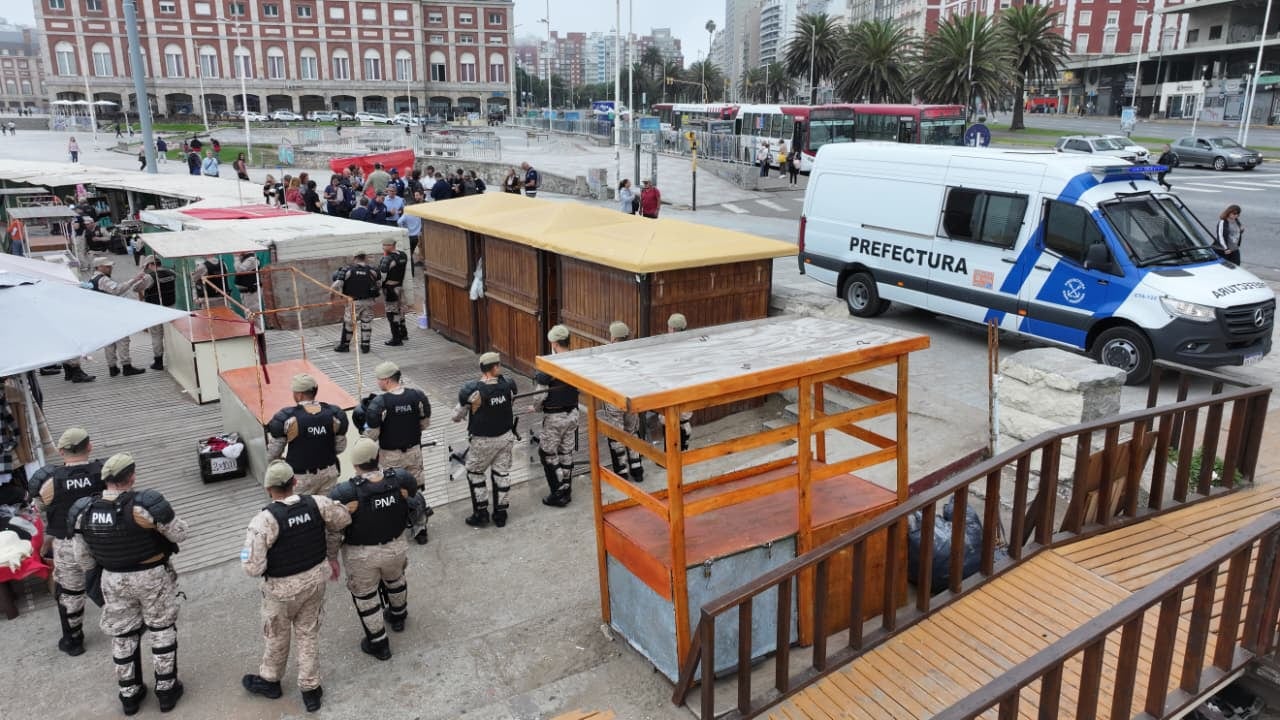 El Juzgado Federal N° 3 de Mar del Plata y la Fiscalía Federal N° 2 impulsaron la investigación que reveló una estructura organizada de comercialización ilegal de mercadería en la ciudad