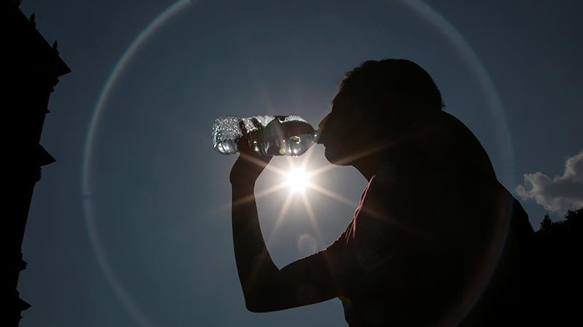 Onda tropical y frente frío fuera de temporada generarán inestabilidad en gran parte del país. EFE