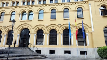 24/07/2025 Las banderas del edificio