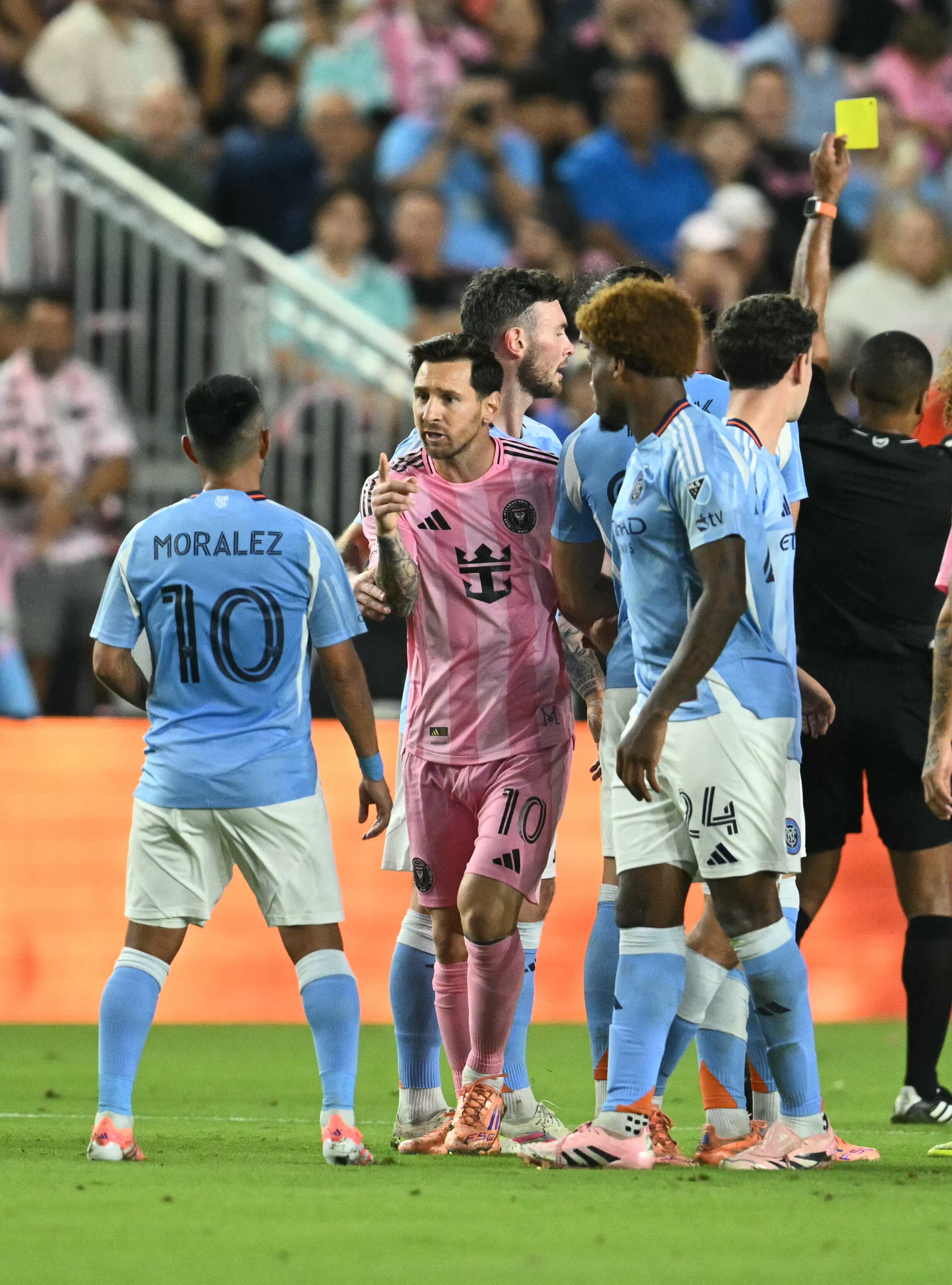 La furia de Messi con Moralez (Foto: Chandan Khanna / AFP)