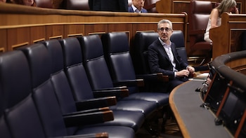 Primera zancadilla a los Presupuestos de Sánchez: PP, Vox y Junts tumban la senda de déficit propuesta por el Gobierno