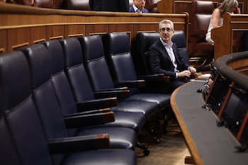 El ministro de Hacienda, Arcadi España, durante una sesión plenaria extraordinaria, en el Congreso de los Diputados, a 14 de julio de 2026.
Eduardo Parra / Europa Press