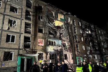 Personal de emergencia se encuentra