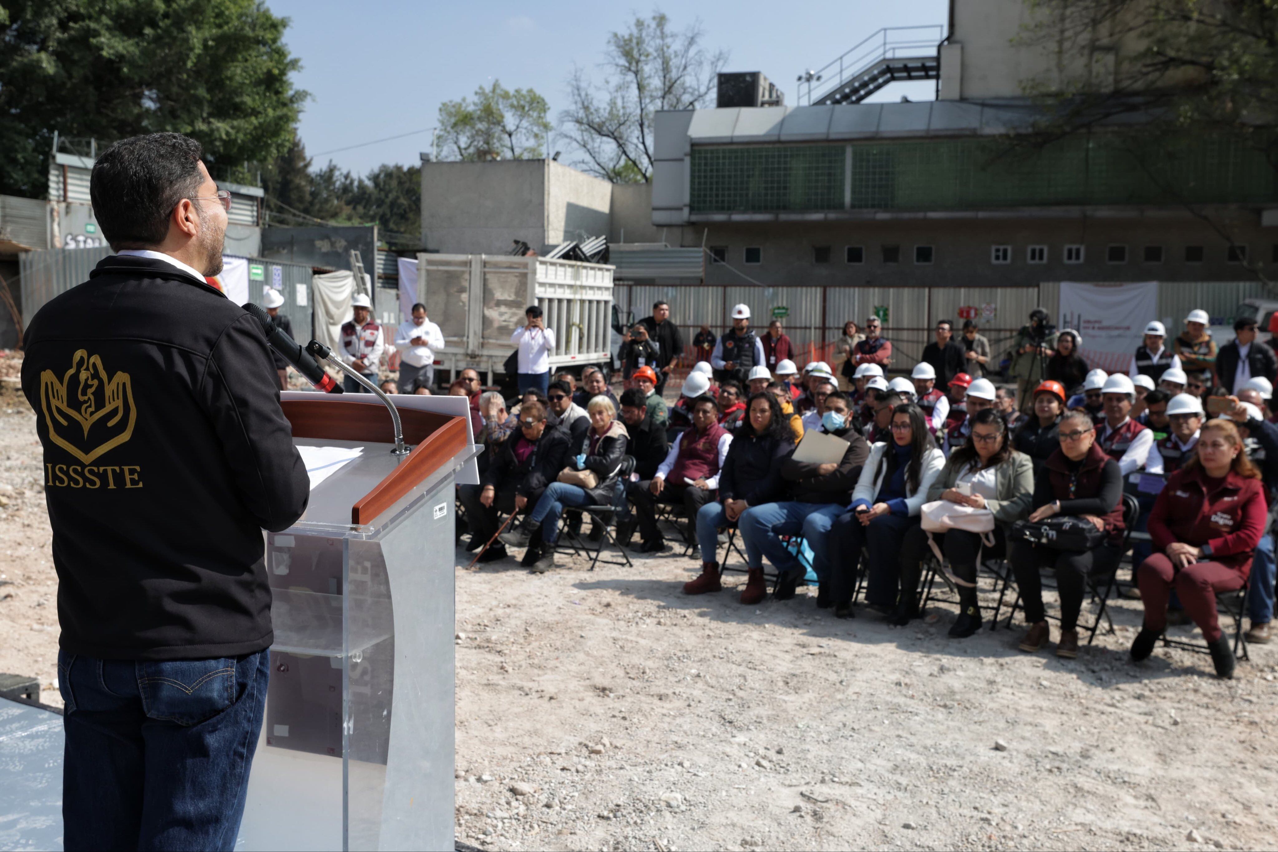 El proceso de demolición se realizó de forma cuidadosa para evitar daños al hospital IMSS contiguo a la obra. Crédito: X, martibatres