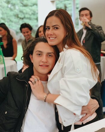 Nicole luce orgullosa a su