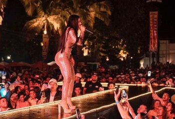 La joven artista apareció en