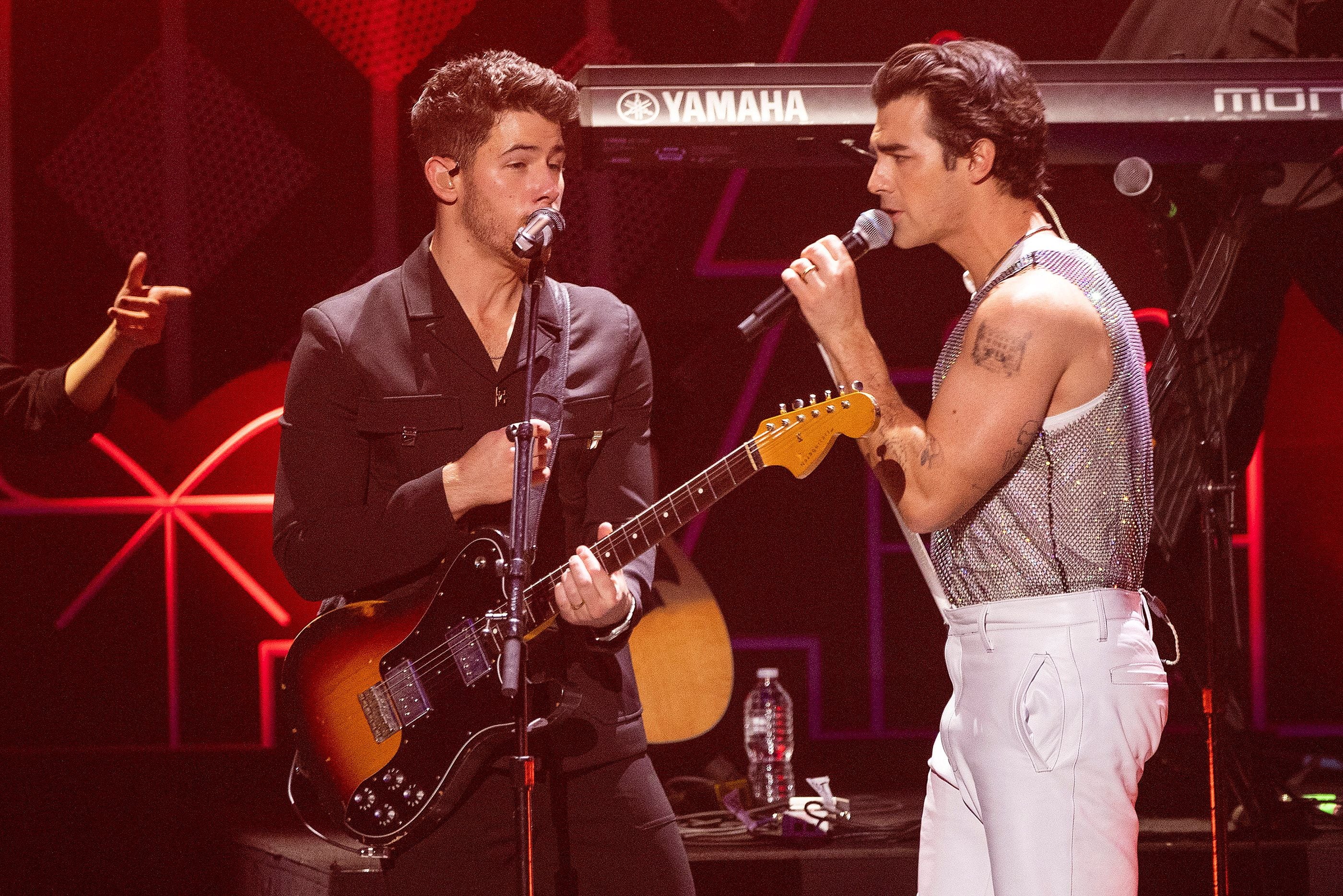 Nick, guitarrista y cantante, deberá adaptar su voz pop para acercarse al estilo explosivo del rockero original (REUTERS/Eduardo Munoz)