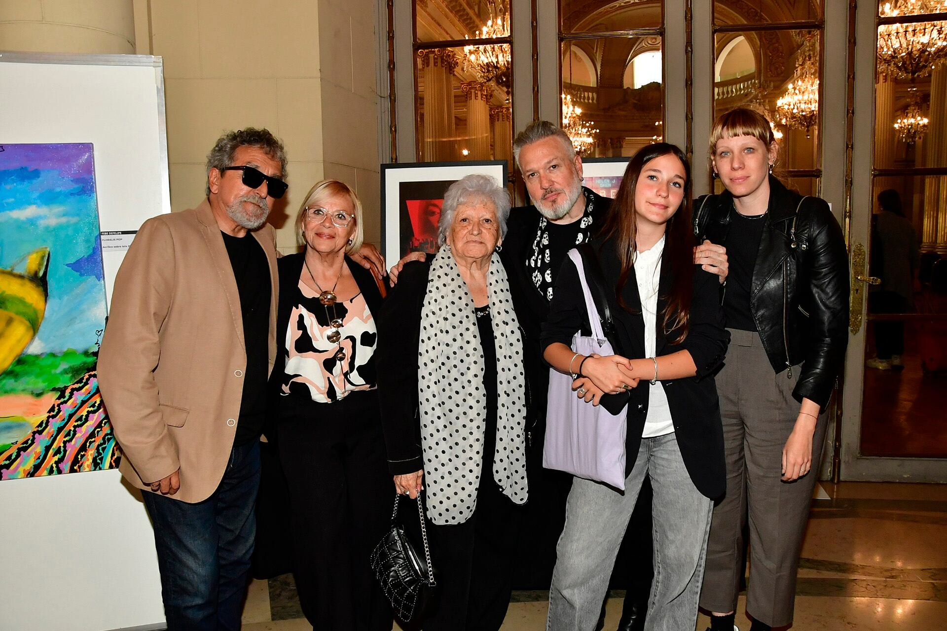 La familia Kolankowsky dijo presente en la distinción: en el centro, Juana, la mamá del productor