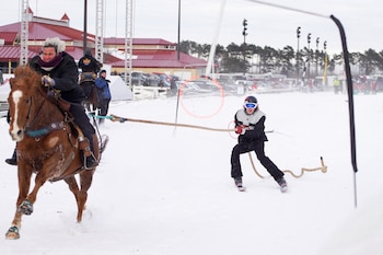 El skijoring es un deporte