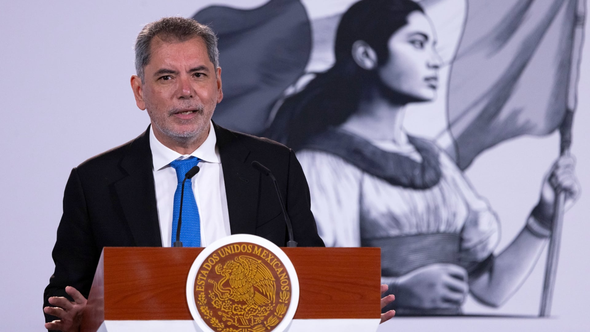 Gobierno de México defiende ajuste fiscal al autotransporte: “No afecta” a la canasta básica tras paro del sector